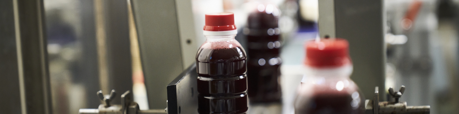 小袋・ポーションカップ・スタンドパウチへ小ロットで充填可能なサンキョーヒカリの工場のようす