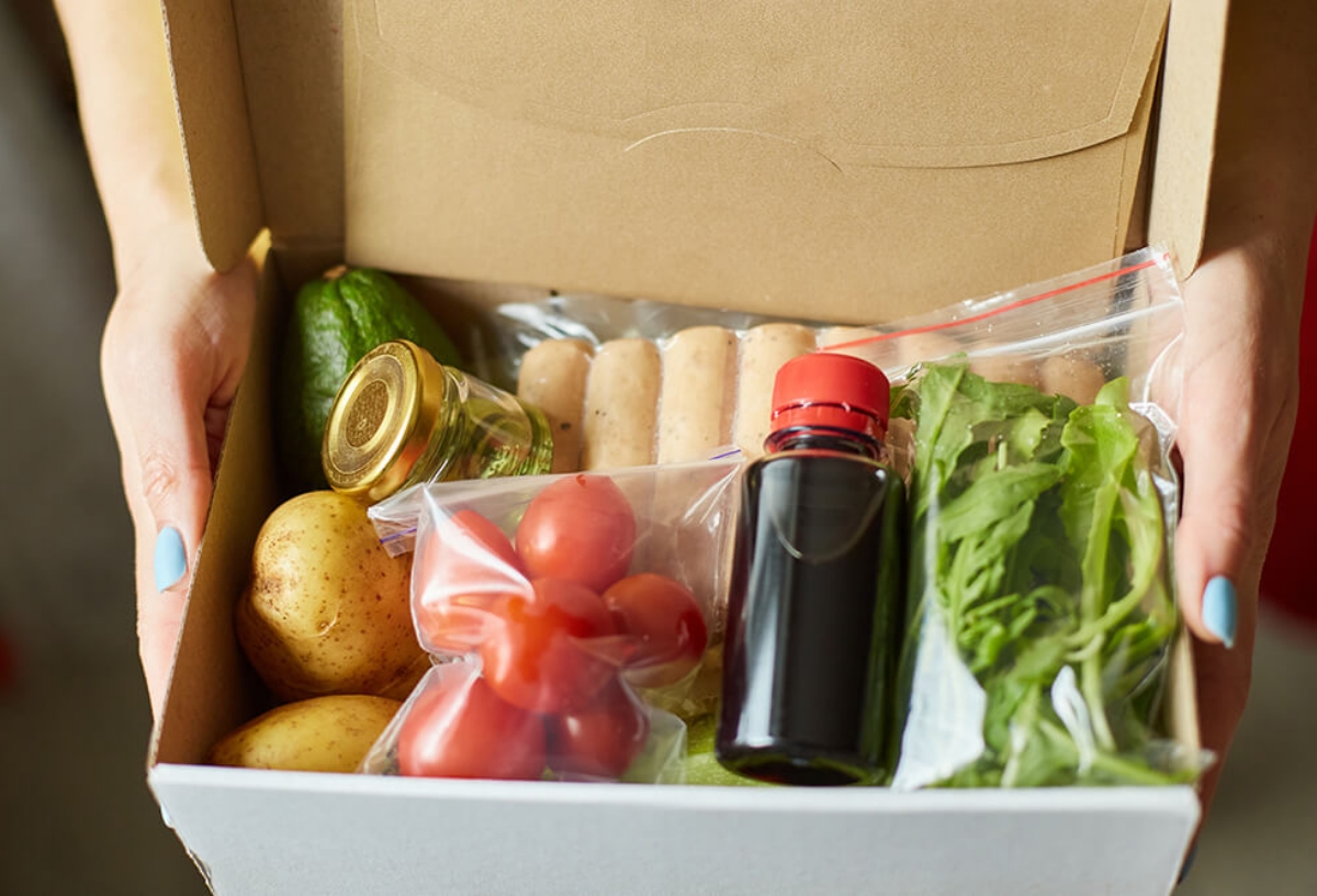 小袋・ポーションカップ・スタンドパウチへ小ロットで充填可能なサンキョーヒカリが開発した調味料を添付したミールキットのイメージ